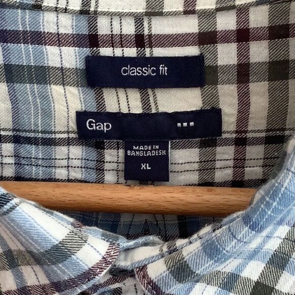 Gap Classic Fit Lightweight Plaid Button Down Shirt - Picture 5 of 6